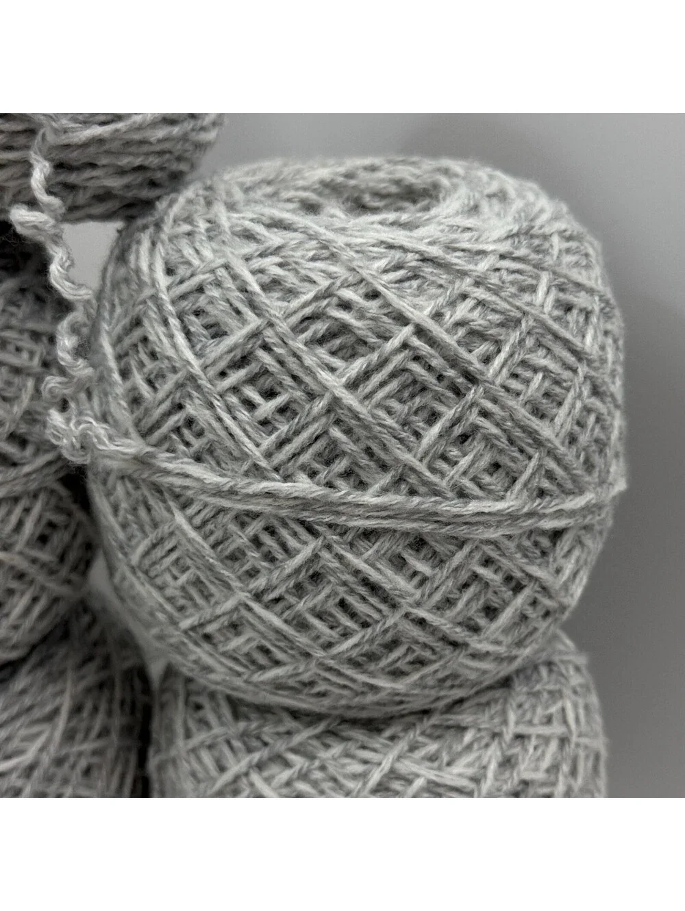 Reclaimed Acrylic Worsted Yarn – 880 Yards – White/Light Gray Heather (5 Cakes)